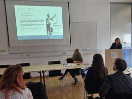 dr. Simona Drenik Bavdek med predstavitvijo Varuhovih priporočil glede vladavine prava