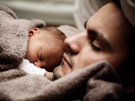 Oče in novorojenček