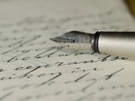 Penkalo na popisanem papirju