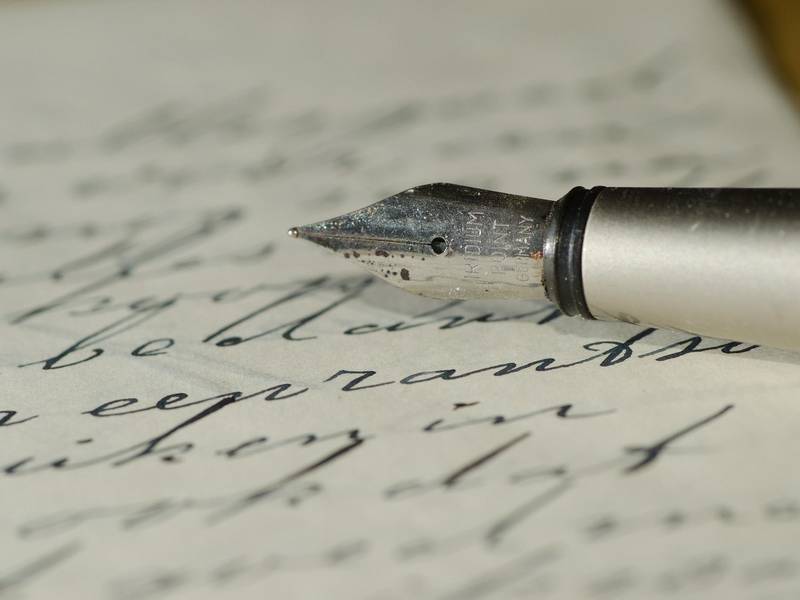 Penkalo na popisanem papirju