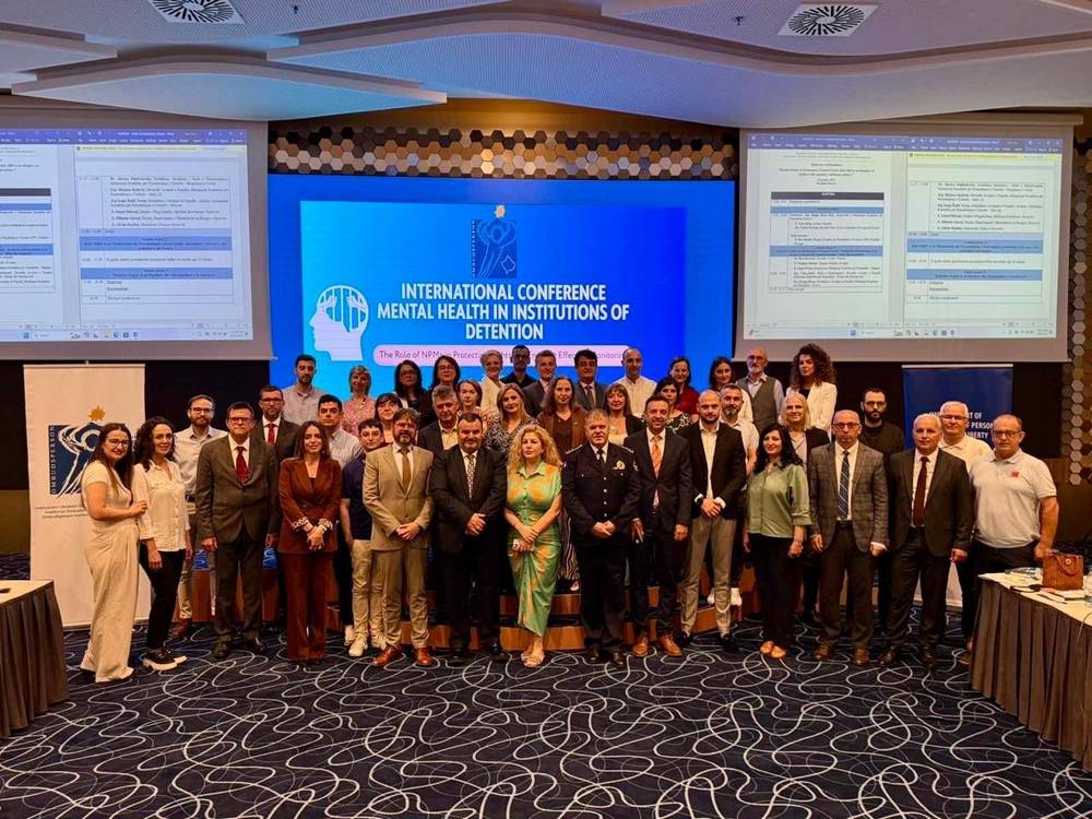 Udeleženci srečanja v Prištini