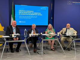 Namestnik varuha Šelih med kolegi iz DPM-jev na konferenci